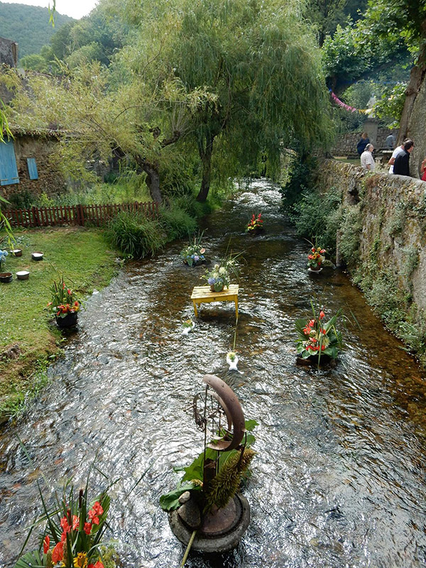 Les créations de Flora Occitania à la Fête de l'eau à Durfort - 2016